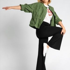 NEW 🎀  Betabrand Travel Yoga Pants XL
New with tags -  Heather Blue